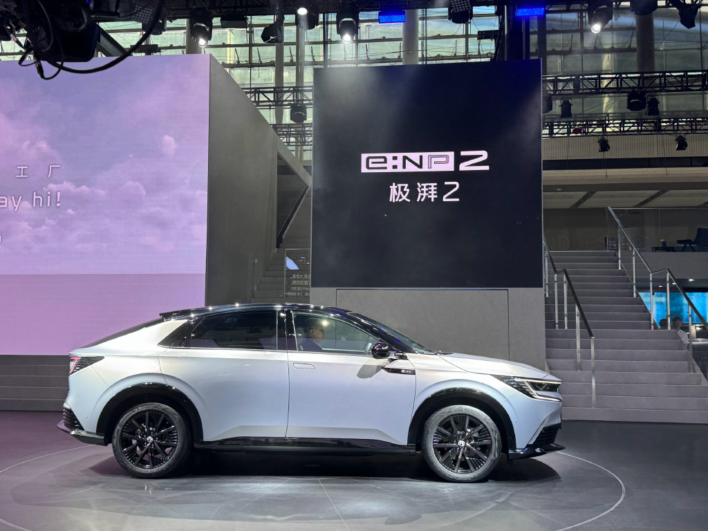 005NmpXfgy1hjxxzi7250j34eo3b0kjn